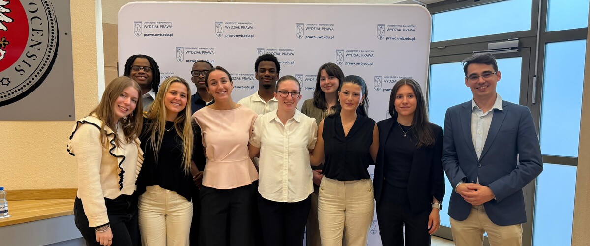 Dr Kimberly Przeszlowski, Jessica Lopez J.D. oraz studenci Quinnipiac University ze Stanów Zjednoczonych na Wydziale Prawa UwB