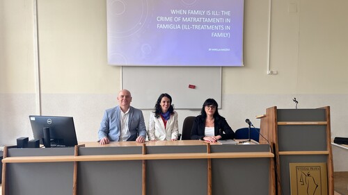 Mirella Mazzeo - włoska adwokat należąca do izby adwokackiej w Bari z gościnnym wykładem na Wydziale Prawa UwB