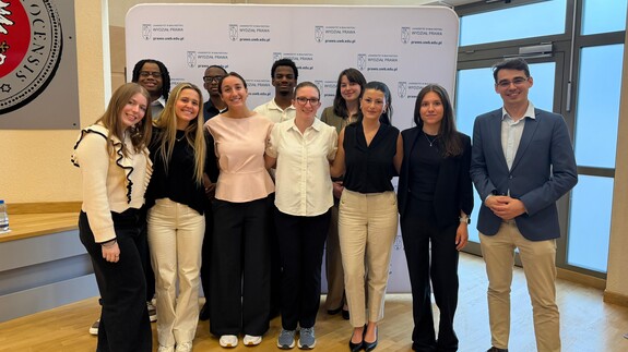 Dr Kimberly Przeszlowski, Jessica Lopez J.D. oraz studenci Quinnipiac University ze Stanów Zjednoczonych na Wydziale Prawa UwB
