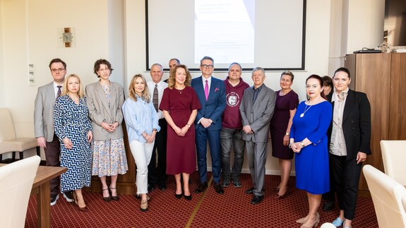 Podsumowanie konferencji naukowej pt. &bdquo;The Changing Landscape of Organized Crime: Cross National Insights&rdquo; oraz wykładu i warsztat&oacute;w pt. &bdquo;Organized Crime in the United States&rdquo; przeprowadzonych przez prof. Chrisa Eskridge&rsquo;a (University of Nebraska&ndash;Lincoln)